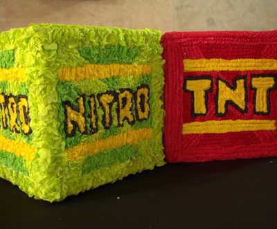Piñatas cuadradas de TNT