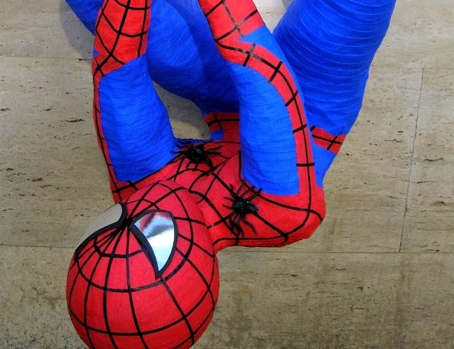 piñatas de spiderman